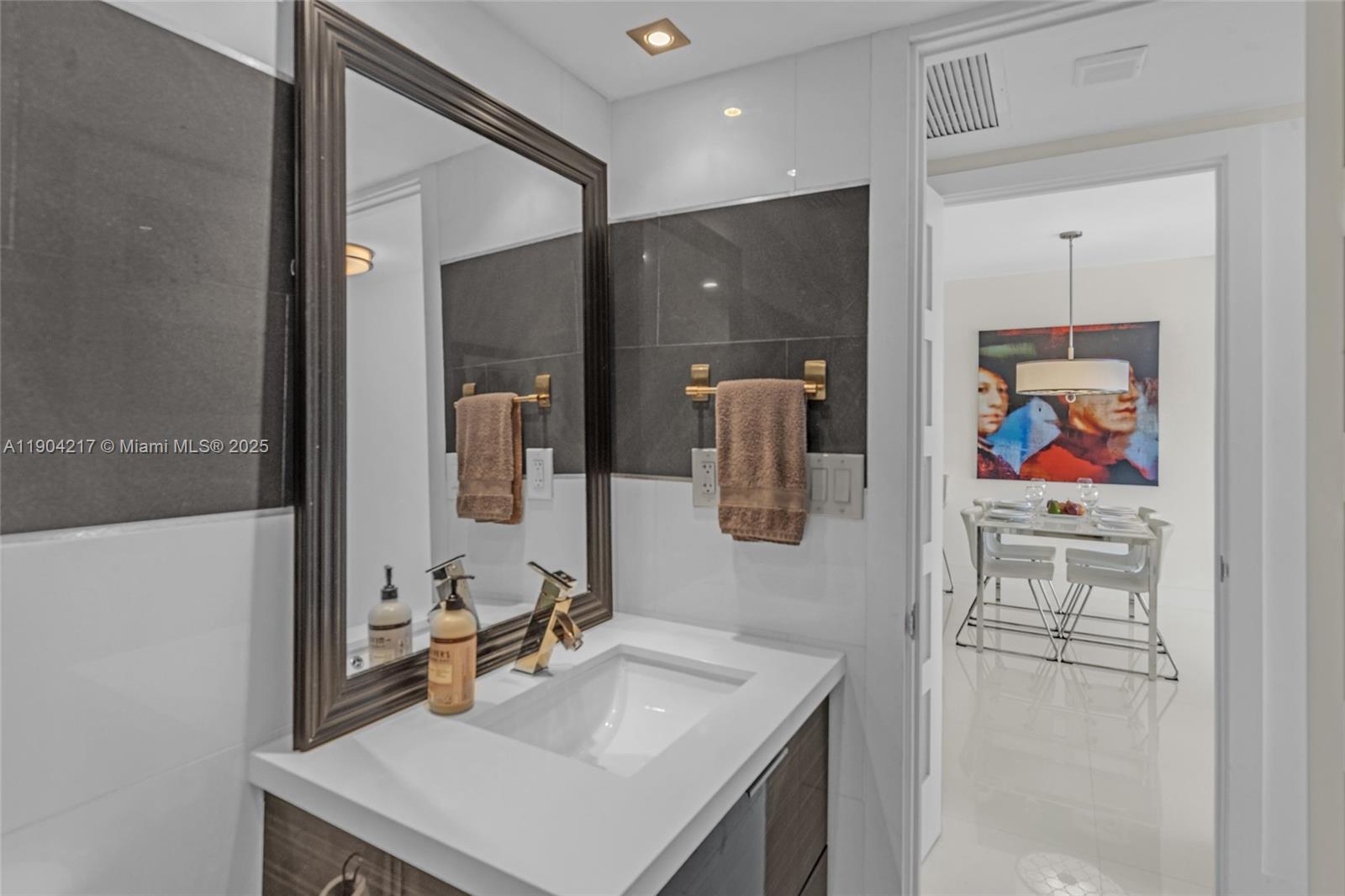 22N 2 / 2 870 sq. ft. $ 2025-10-28 0 Photo