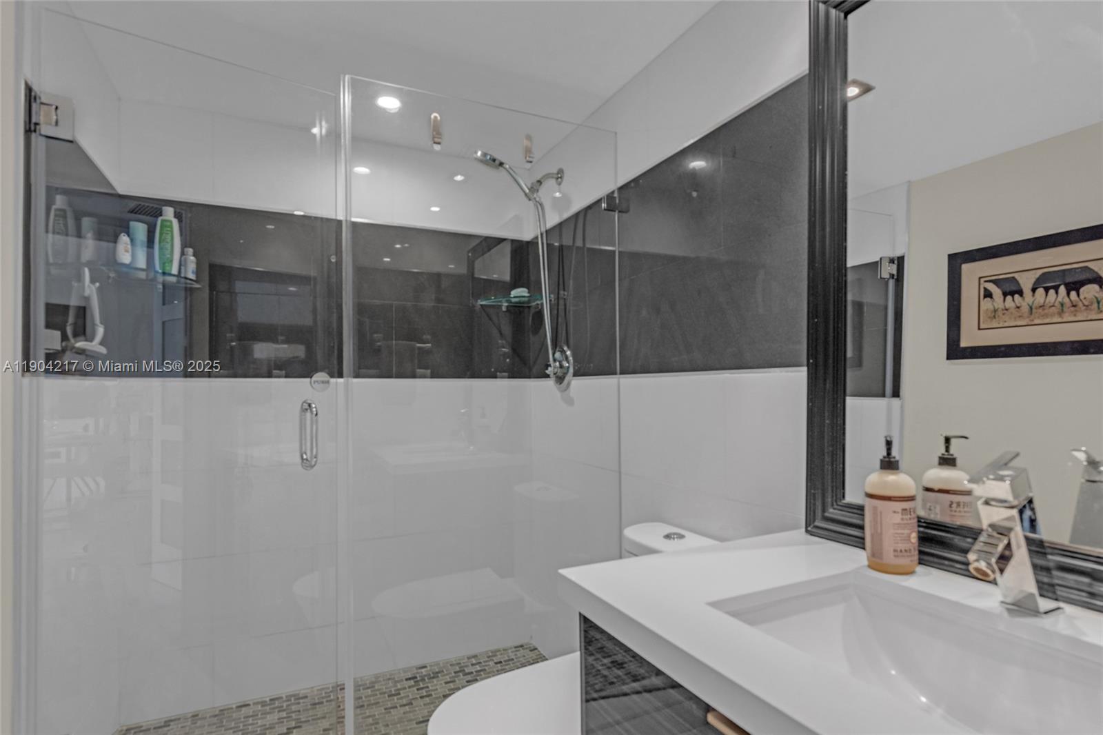 22N 2 / 2 870 sq. ft. $ 2025-10-28 0 Photo