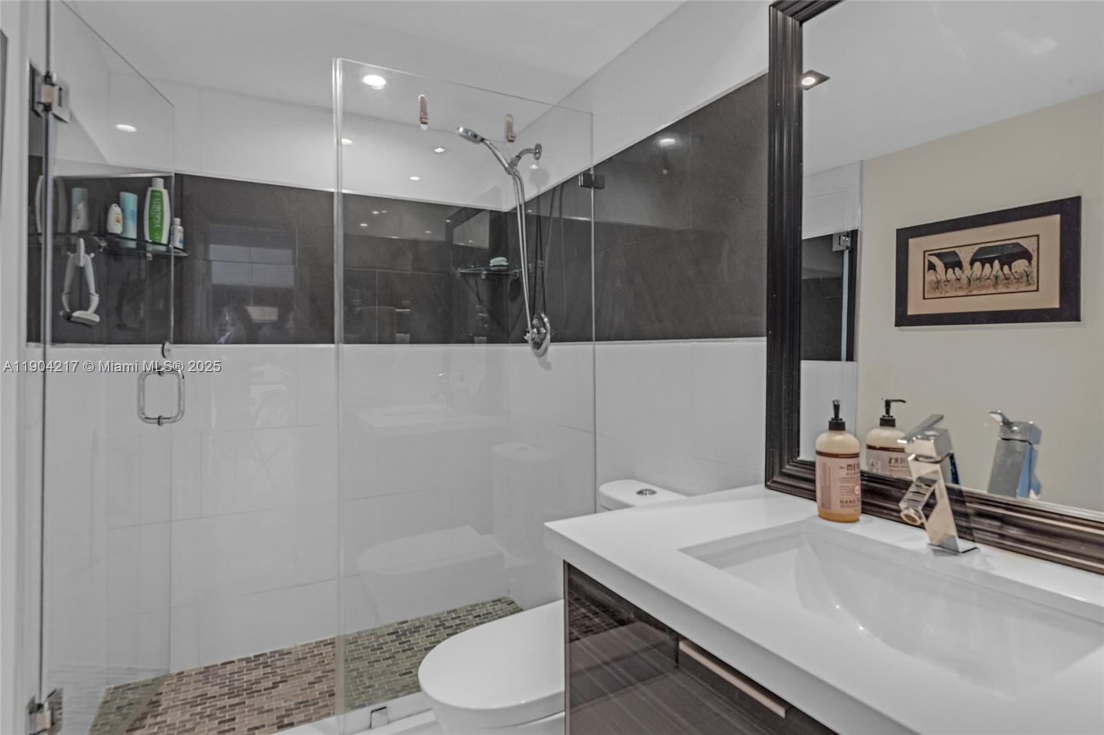 22N 2 / 2 870 sq. ft. $ 2025-10-28 0 Photo