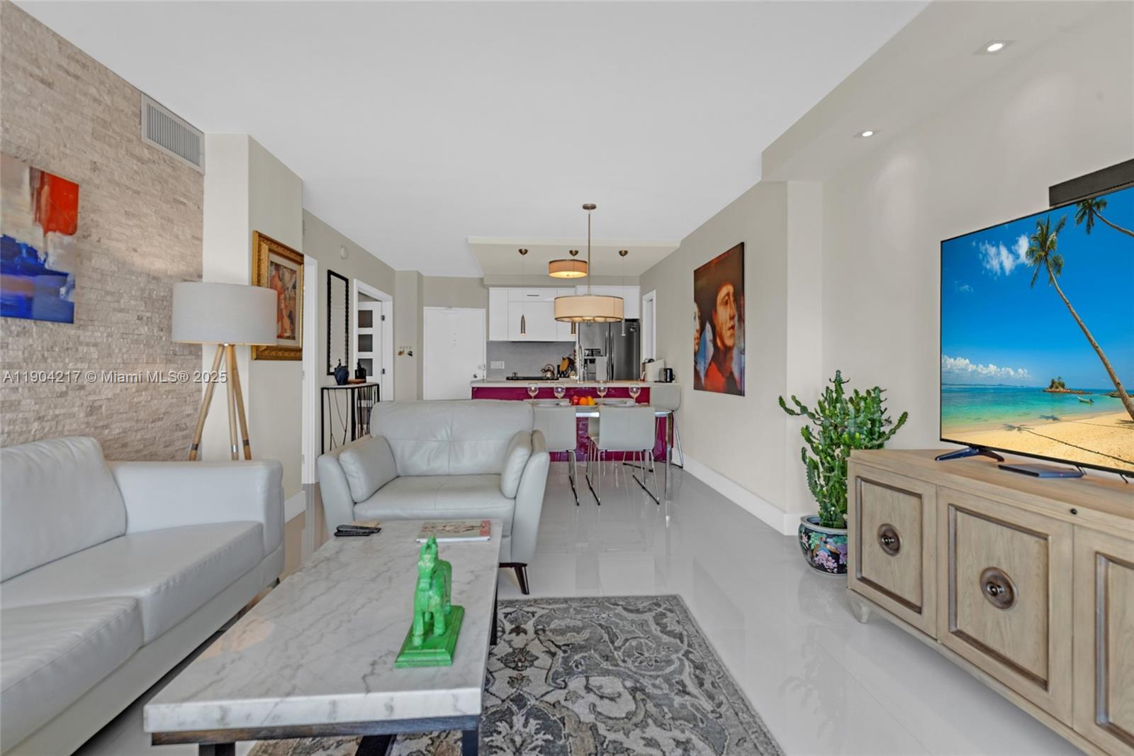 22N 2 / 2 870 sq. ft. $ 2025-10-28 0 Photo