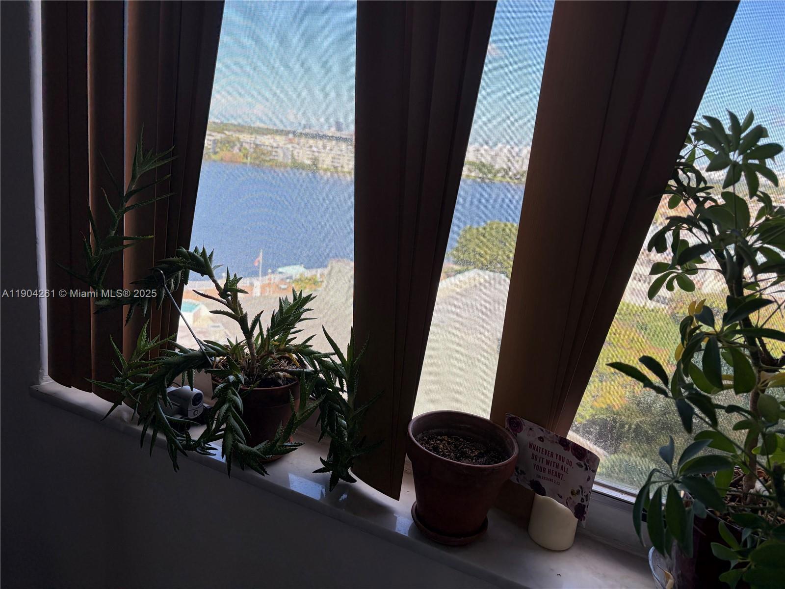 997 1 / 2 940 sq. ft. $ 2025-10-28 0 foto