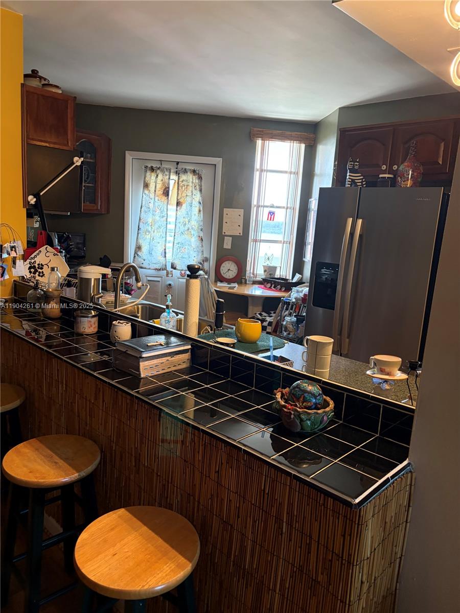 997 1 / 2 940 sq. ft. $ 2025-10-28 0 foto