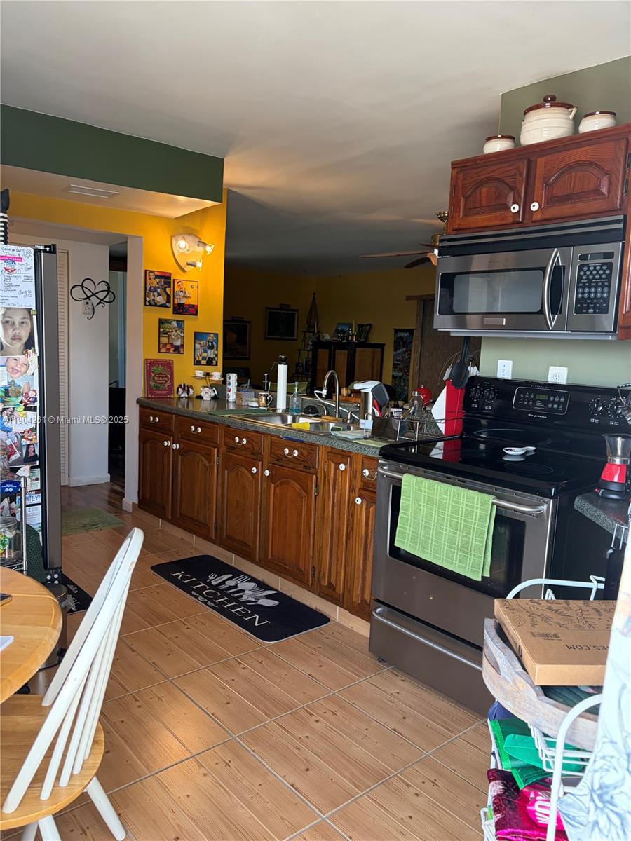 997 1 / 2 940 sq. ft. $ 2025-10-28 0 foto