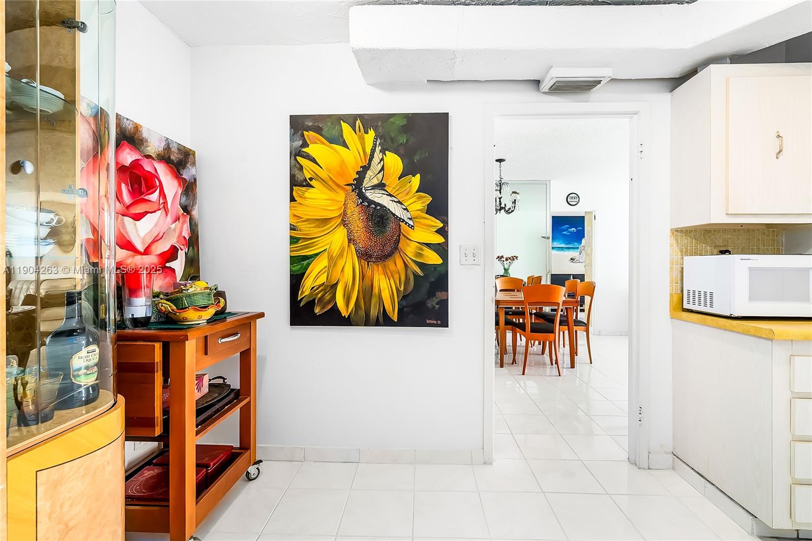 See details 2208 2 / 2 1233 sq. ft. $ 2025-10-28 0 Photo