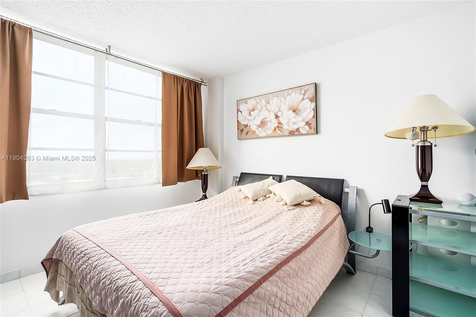 See details 2208 2 / 2 1233 sq. ft. $ 2025-10-28 0 Photo