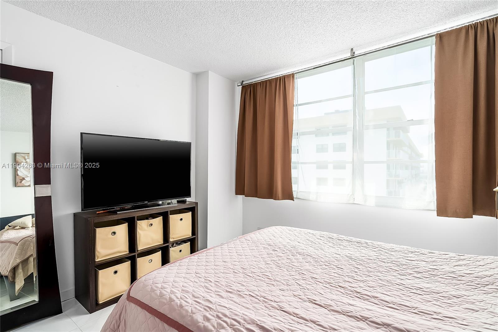 See details 2208 2 / 2 1233 sq. ft. $ 2025-10-28 0 Photo