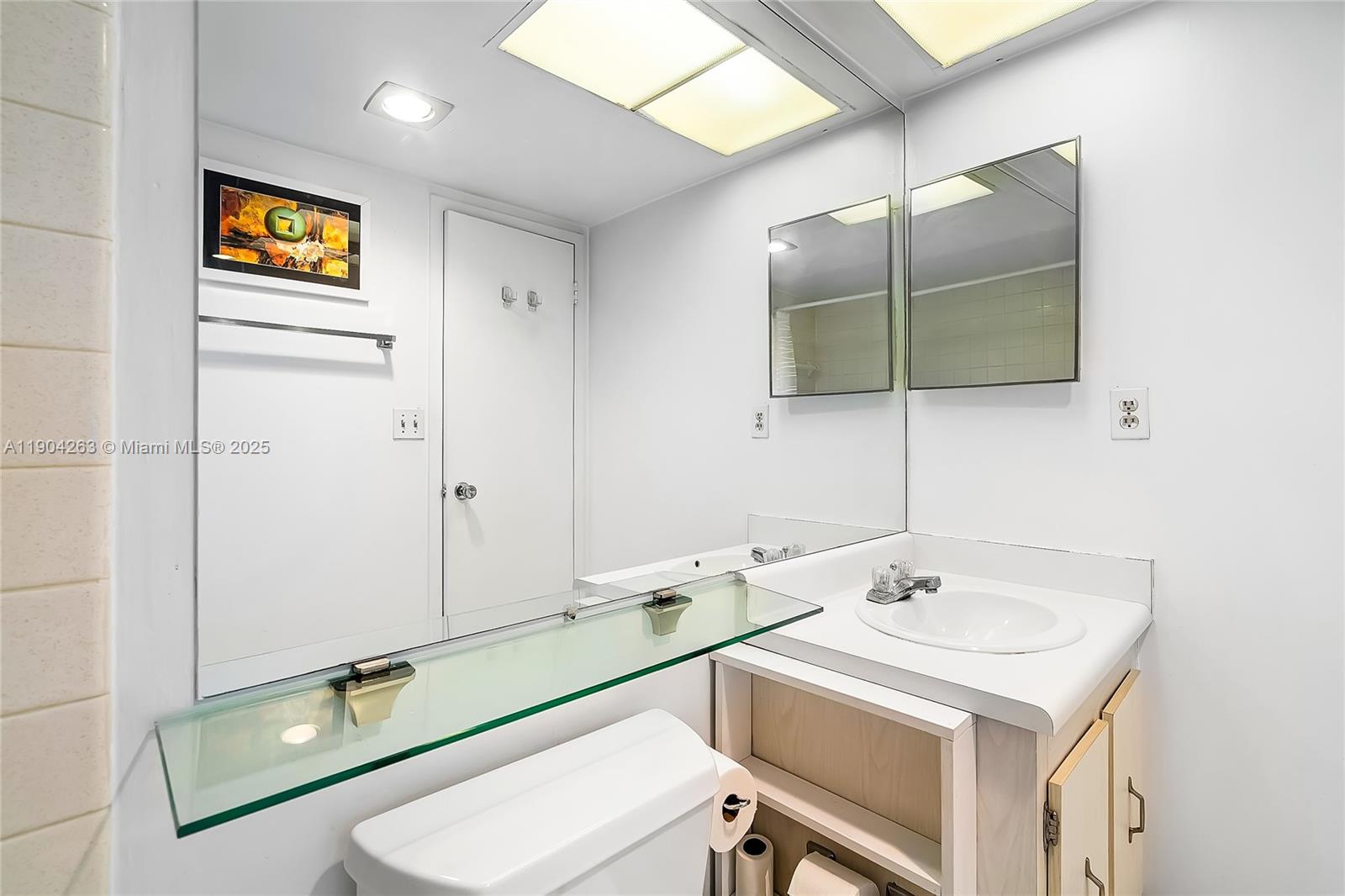 See details 2208 2 / 2 1233 sq. ft. $ 2025-10-28 0 Photo