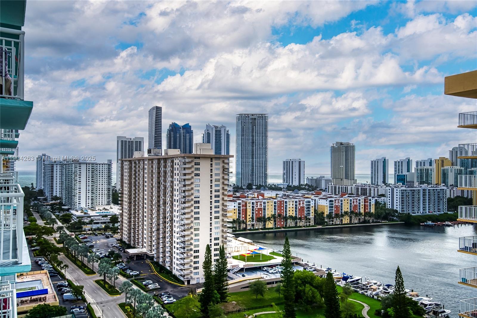 See details 2208 2 / 2 1233 sq. ft. $ 2025-10-28 0 Photo