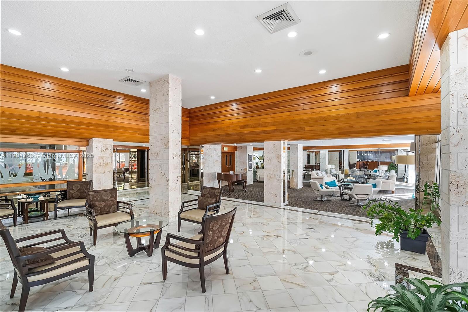 See details 2208 2 / 2 1233 sq. ft. $ 2025-10-28 0 Photo