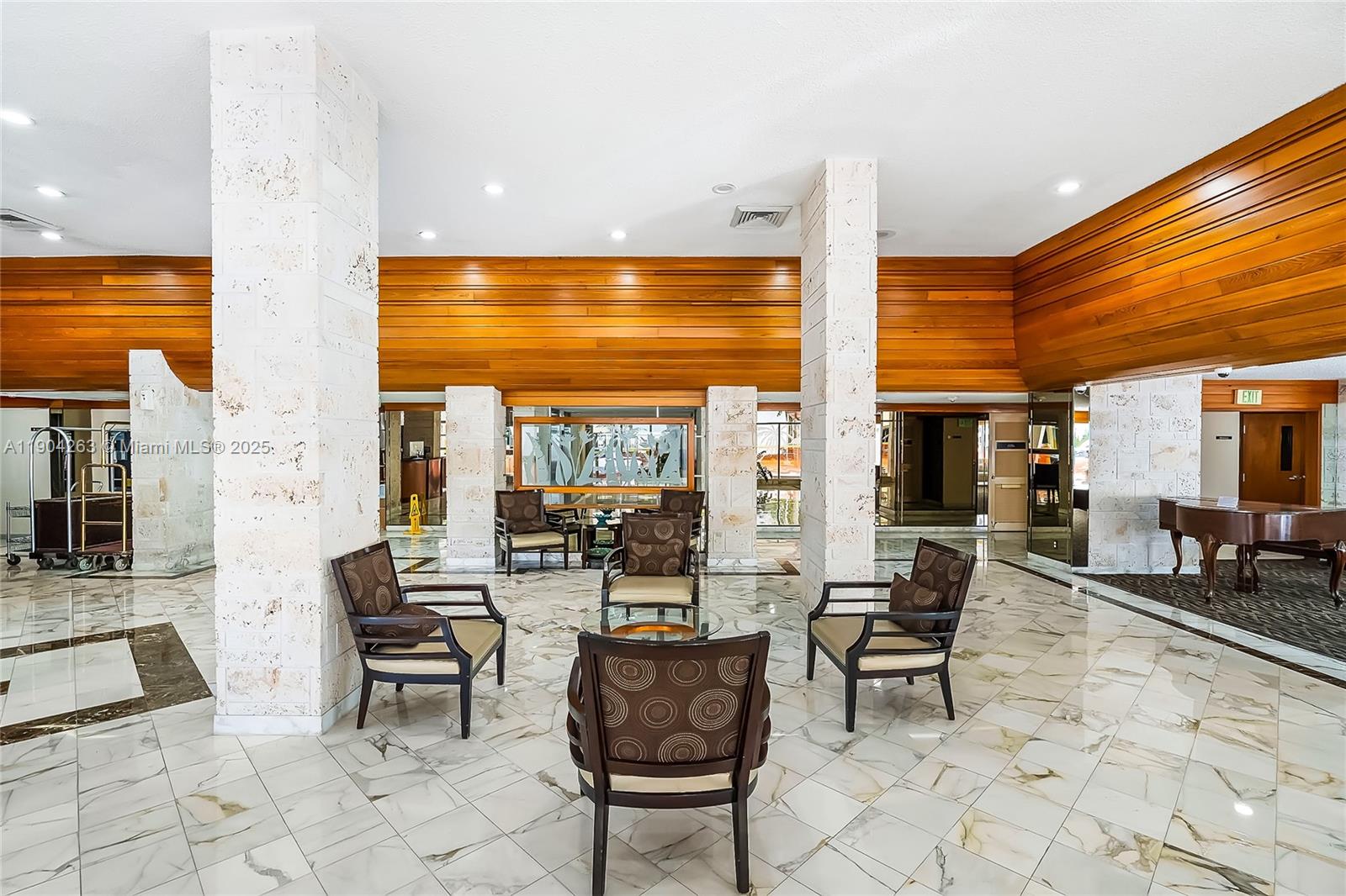 See details 2208 2 / 2 1233 sq. ft. $ 2025-10-28 0 Photo