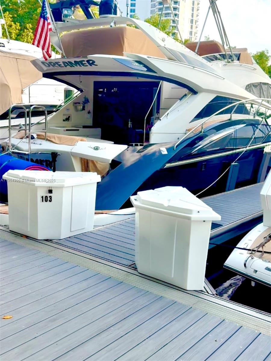   /   sq. ft. $ 2025-10-28 0 foto