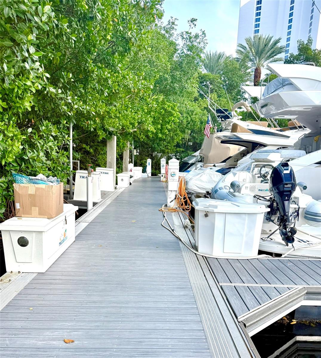   /   sq. ft. $ 2025-10-28 0 foto