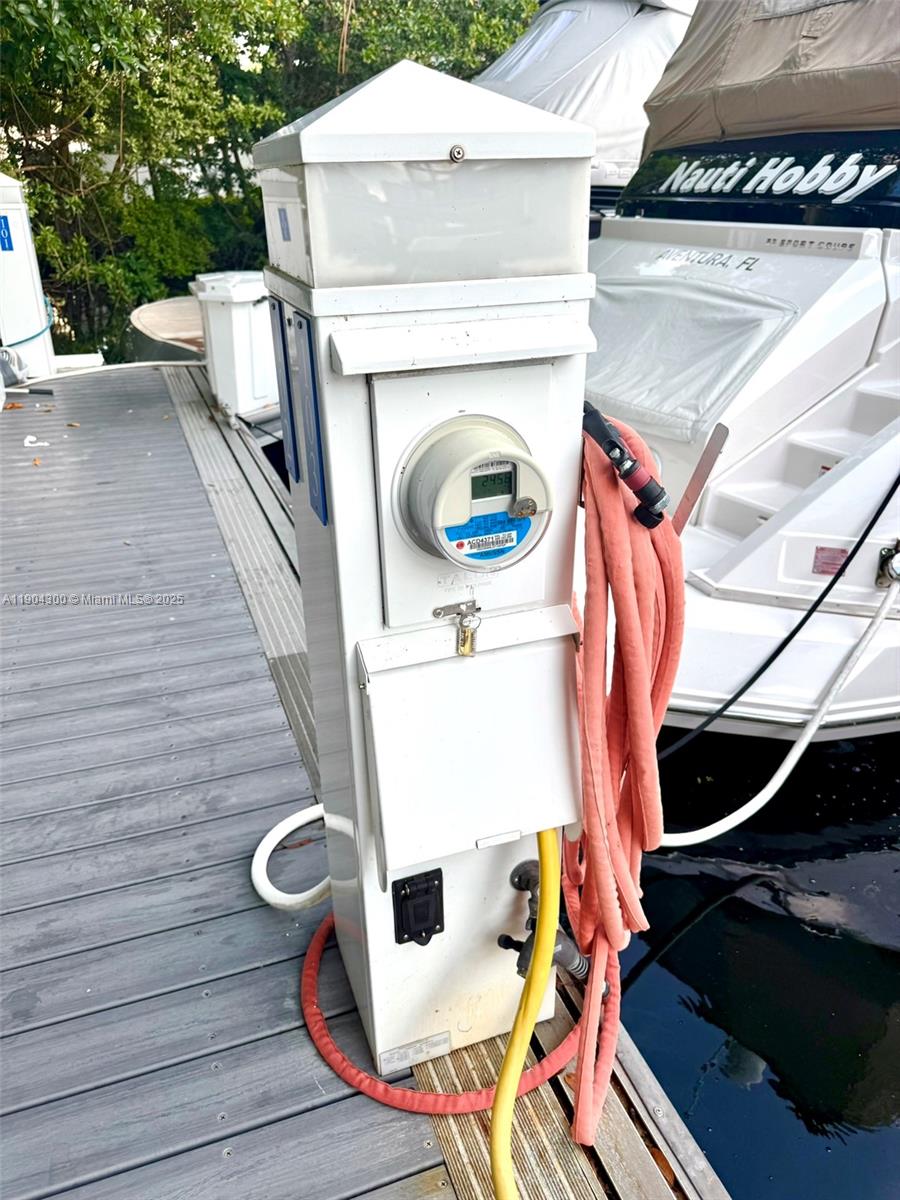   /   sq. ft. $ 2025-10-28 0 foto