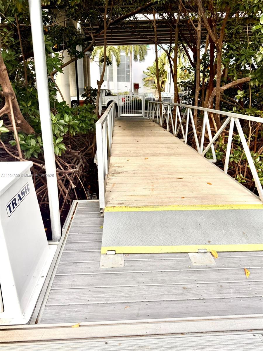   /   sq. ft. $ 2025-10-28 0 foto