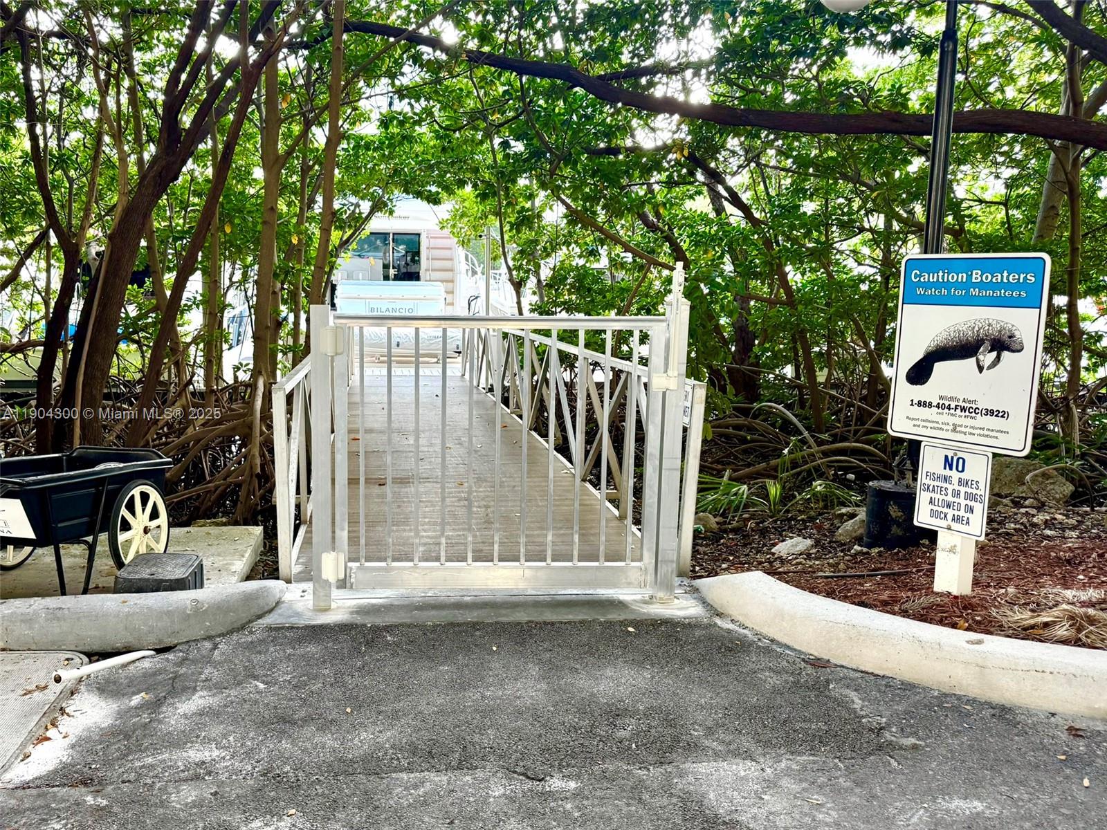   /   sq. ft. $ 2025-10-28 0 foto