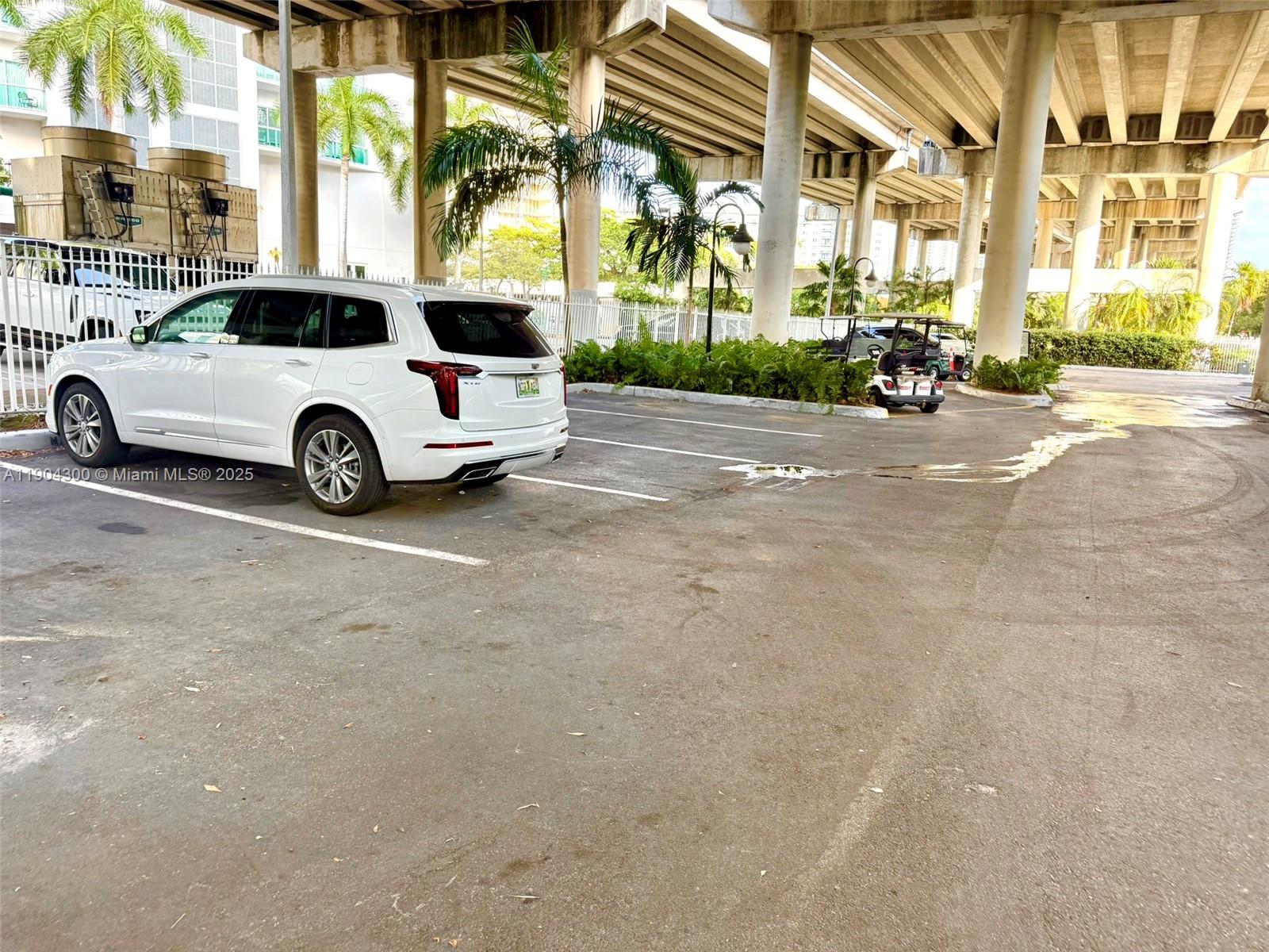   /   sq. ft. $ 2025-10-28 0 foto