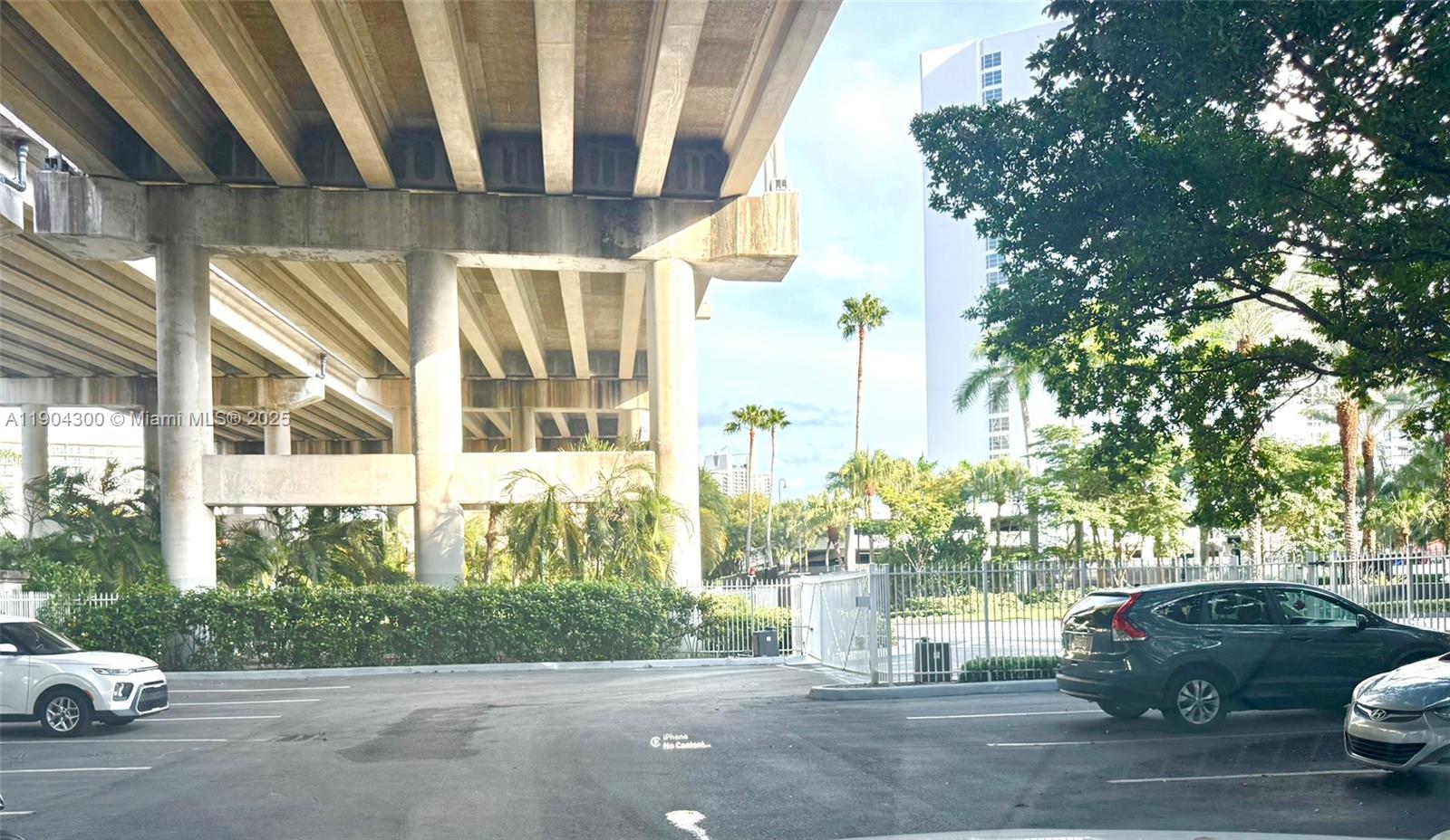   /   sq. ft. $ 2025-10-28 0 foto