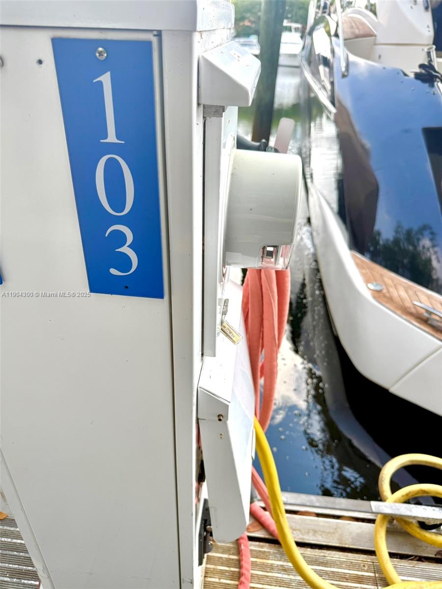   /   sq. ft. $ 2025-10-28 0 foto