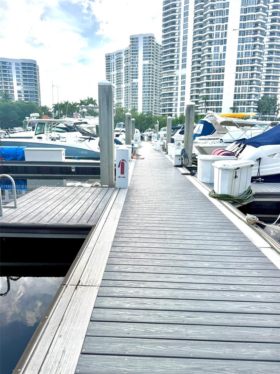   /   sq. ft. $ 2025-10-28 0 foto