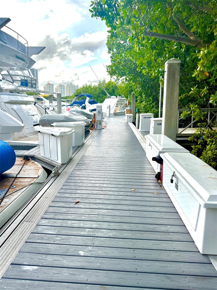   /   sq. ft. $ 2025-10-28 0 foto