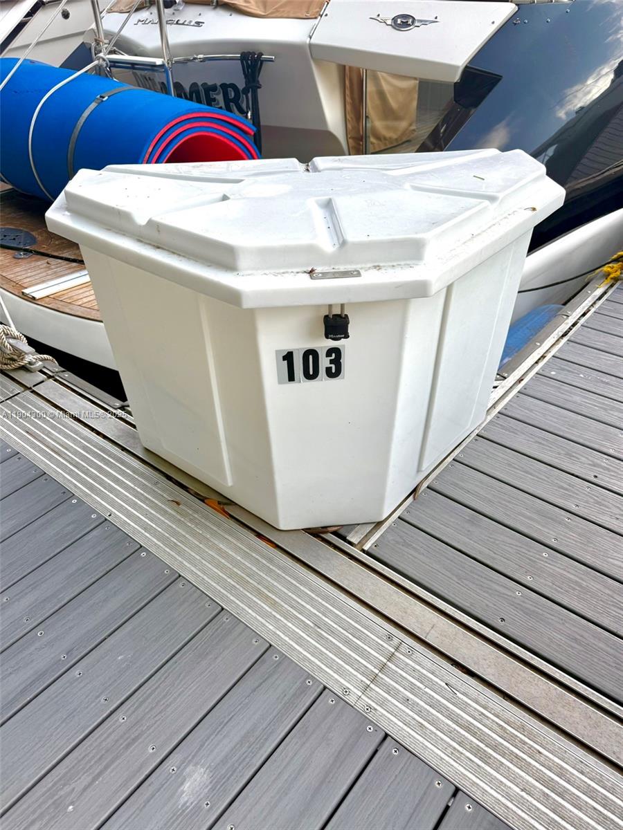   /   sq. ft. $ 2025-10-28 0 foto