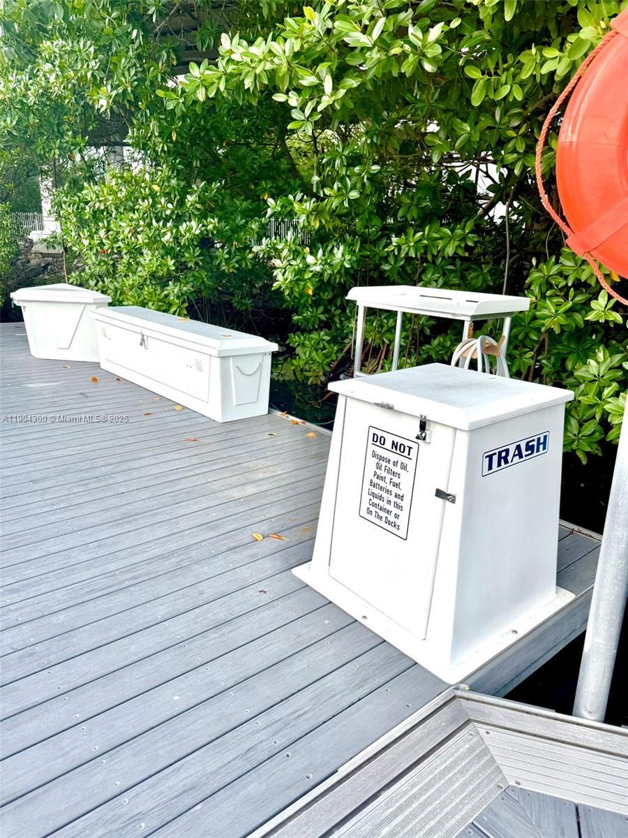   /   sq. ft. $ 2025-10-28 0 foto