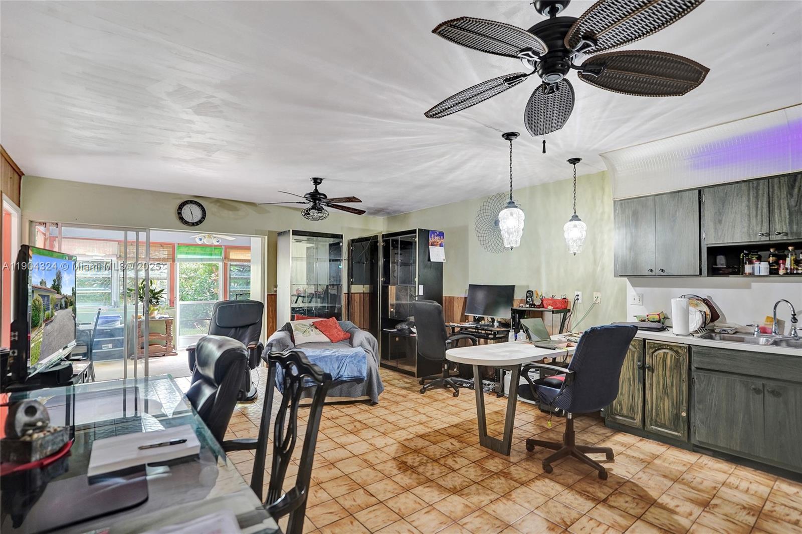 See details / 3956 sq. ft. $ 2025-10-28 0 Photo