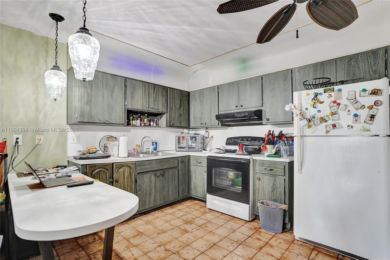 See details / 3956 sq. ft. $ 2025-10-28 0 Photo