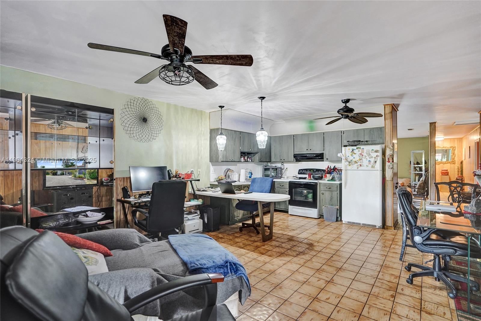 See details / 3956 sq. ft. $ 2025-10-28 0 Photo