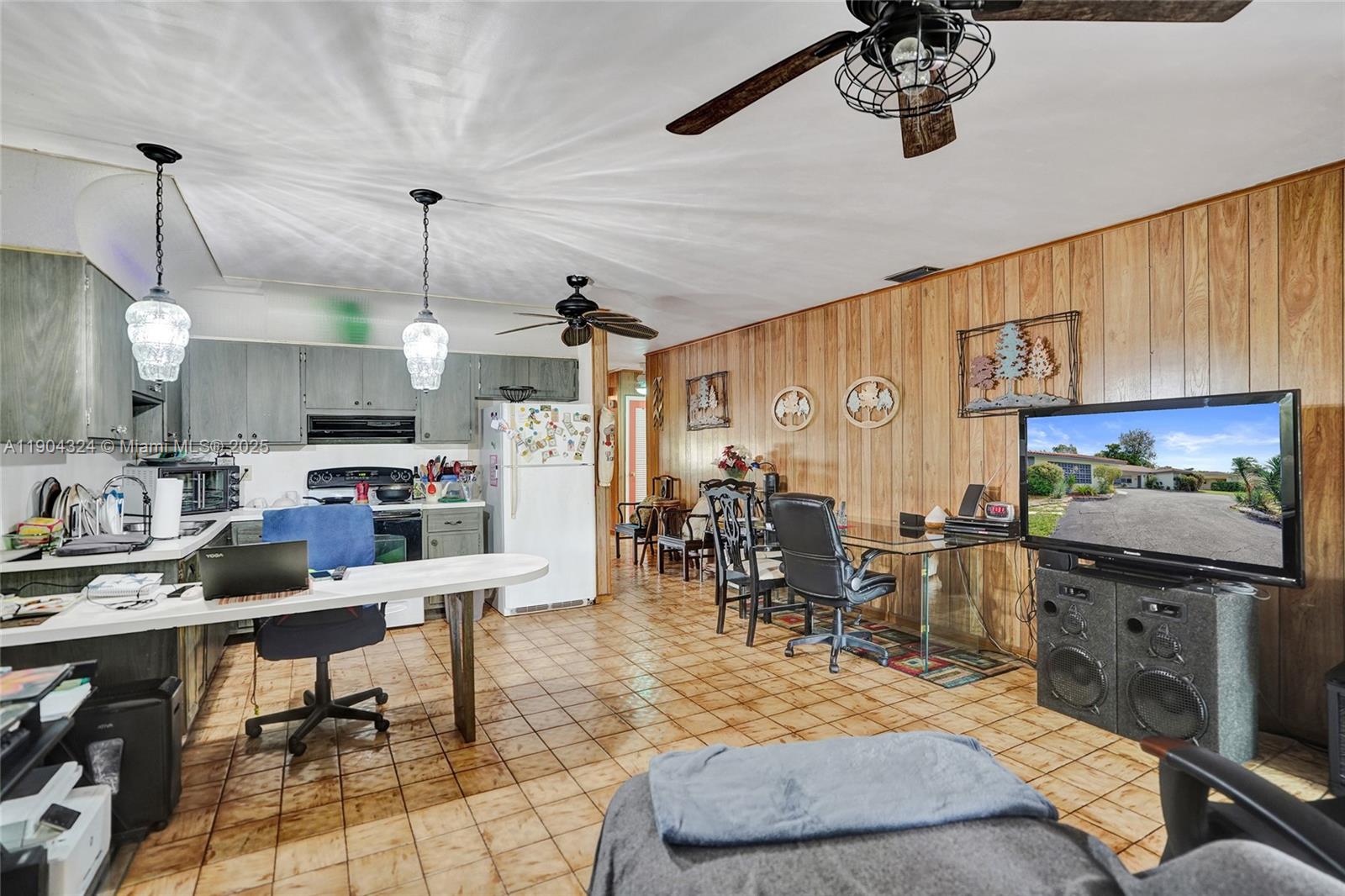 See details / 3956 sq. ft. $ 2025-10-28 0 Photo