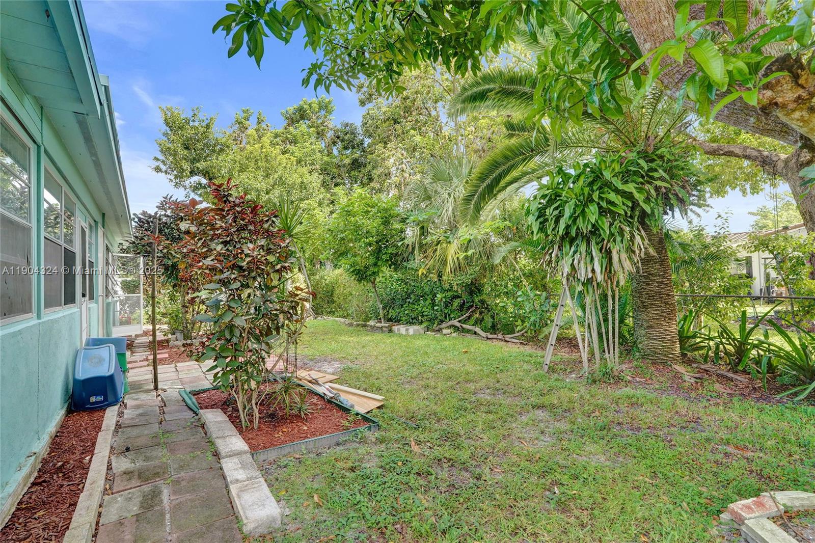 See details / 3956 sq. ft. $ 2025-10-28 0 Photo