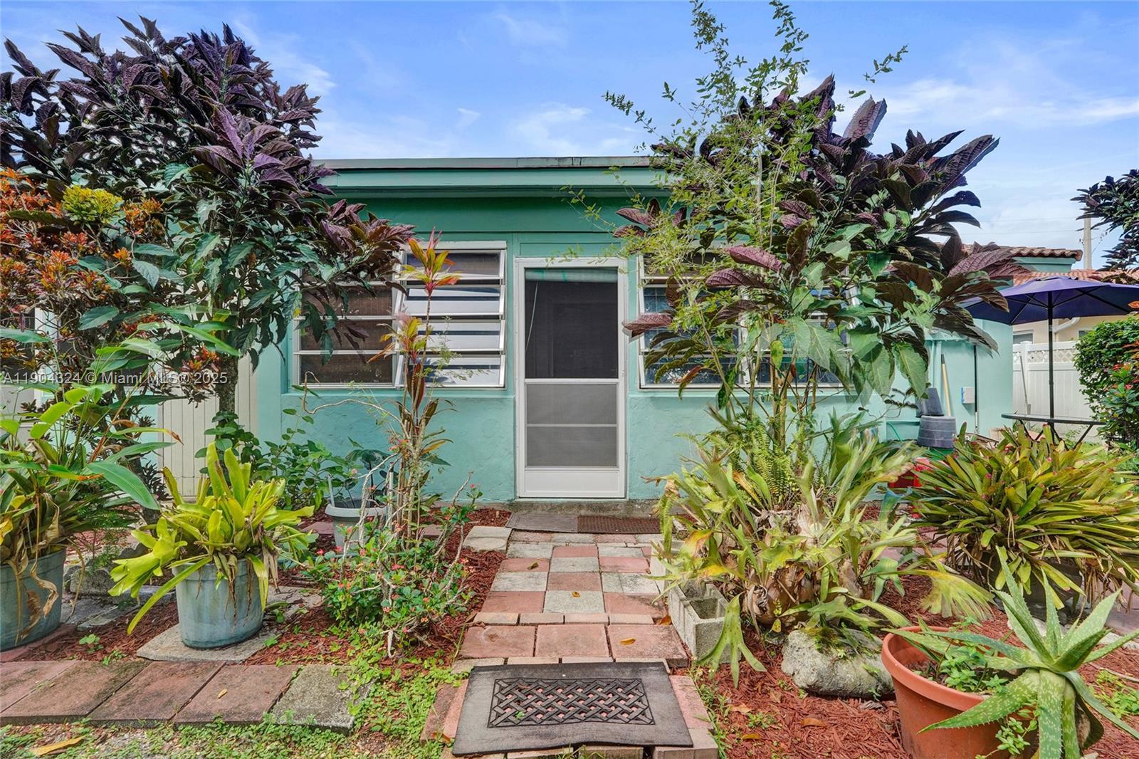 See details / 3956 sq. ft. $ 2025-10-28 0 Photo