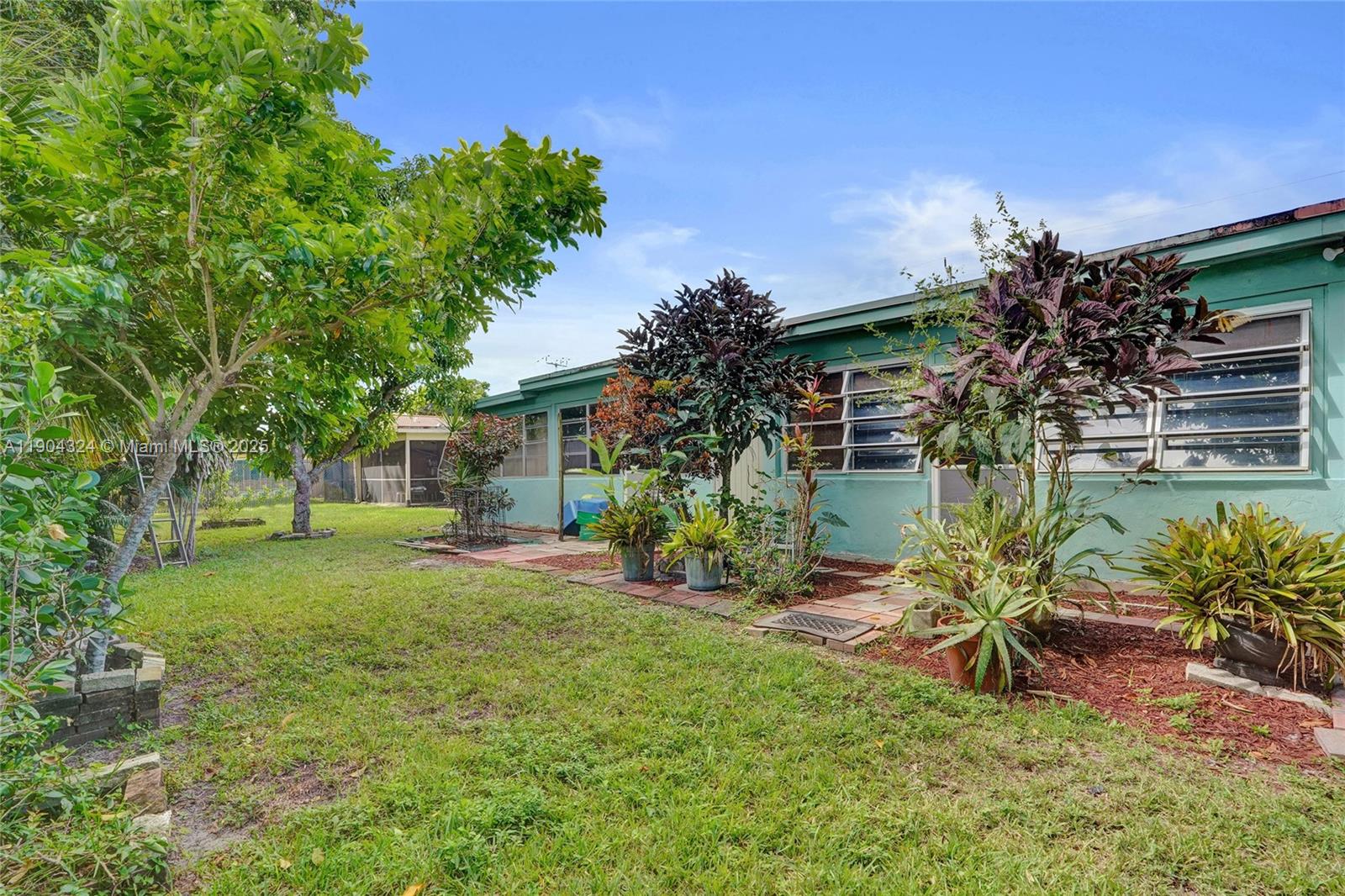 See details / 3956 sq. ft. $ 2025-10-28 0 Photo