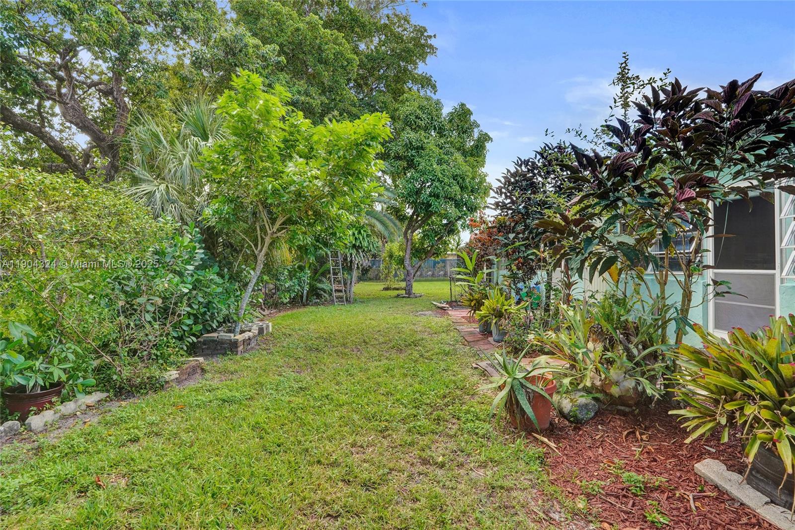 See details / 3956 sq. ft. $ 2025-10-28 0 Photo