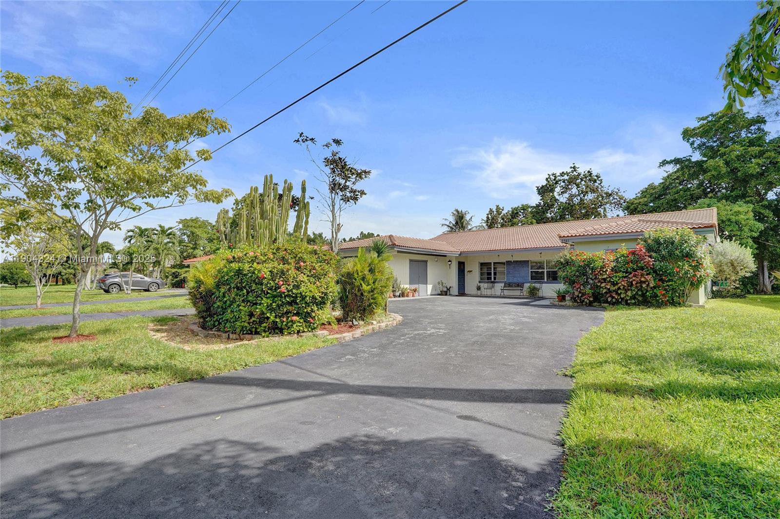 See details / 3956 sq. ft. $ 2025-10-28 0 Photo