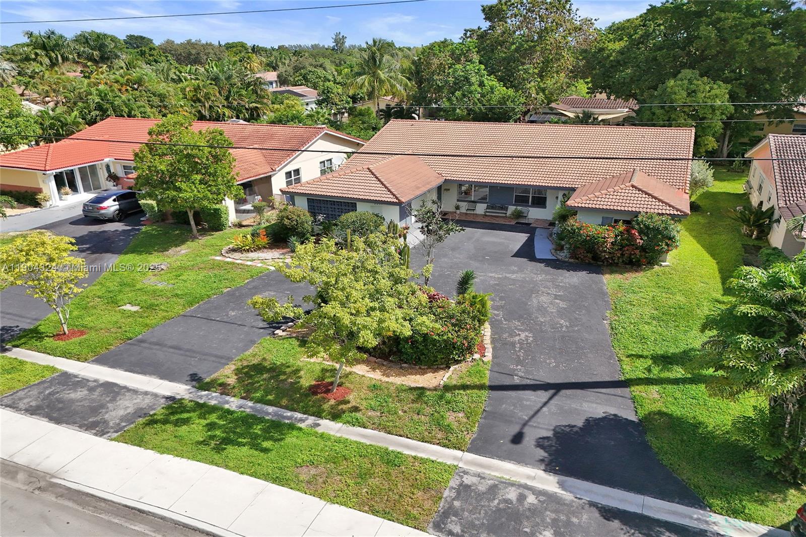 See details / 3956 sq. ft. $ 2025-10-28 0 Photo