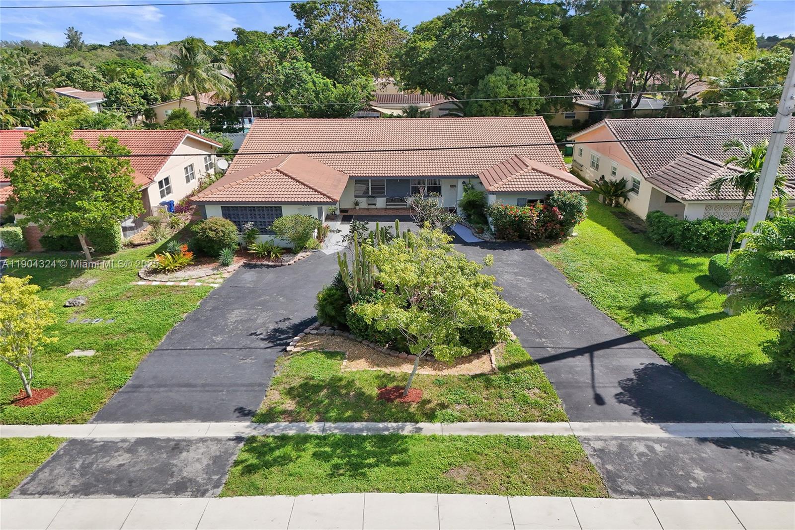 See details / 3956 sq. ft. $ 2025-10-28 0 Photo