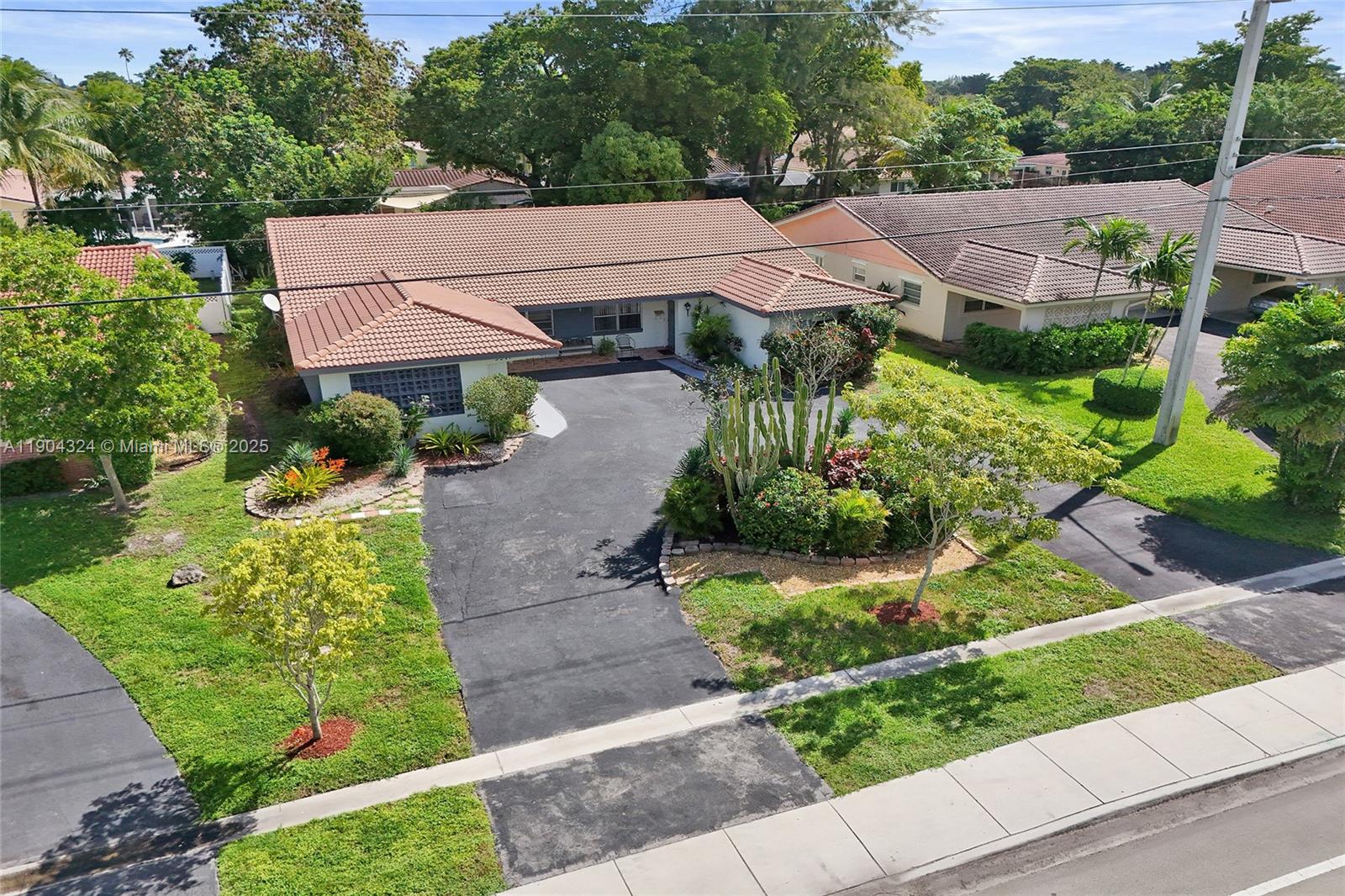 See details / 3956 sq. ft. $ 2025-10-28 0 Photo