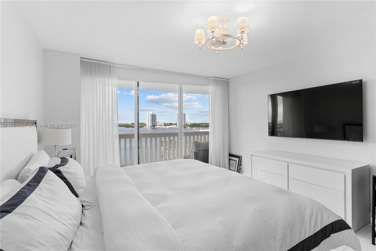 See details 812 2 / 2 1350 sq. ft. $ 2025-10-28 0 Photo