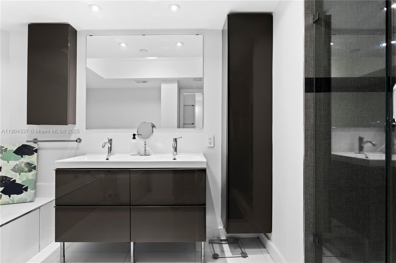 See details 812 2 / 2 1350 sq. ft. $ 2025-10-28 0 Photo