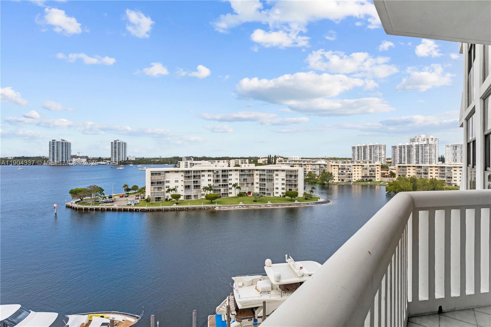 See details 812 2 / 2 1350 sq. ft. $ 2025-10-28 0 Photo