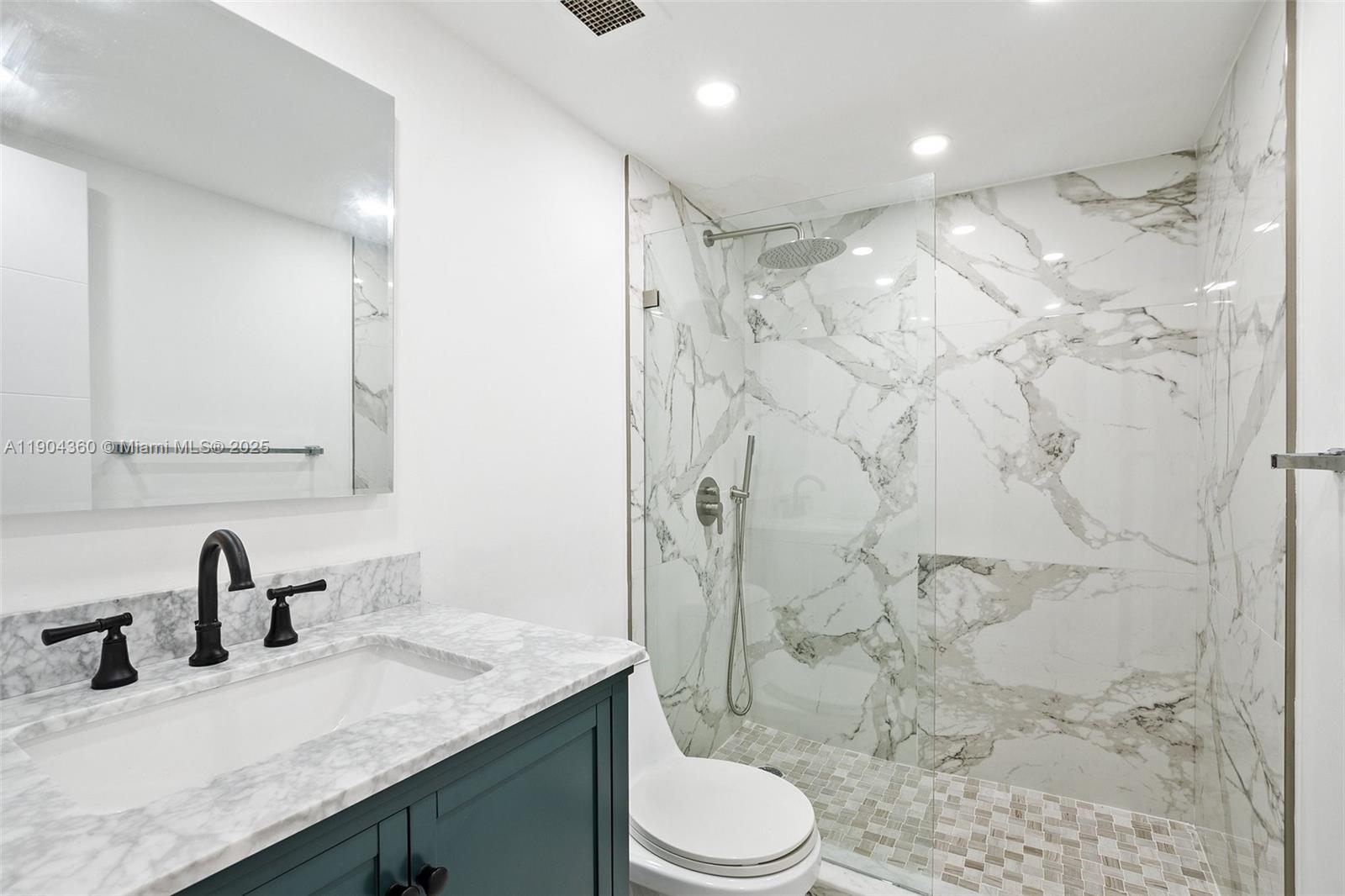 2M 1 / 2 870 sq. ft. $ 2025-10-28 0 Photo