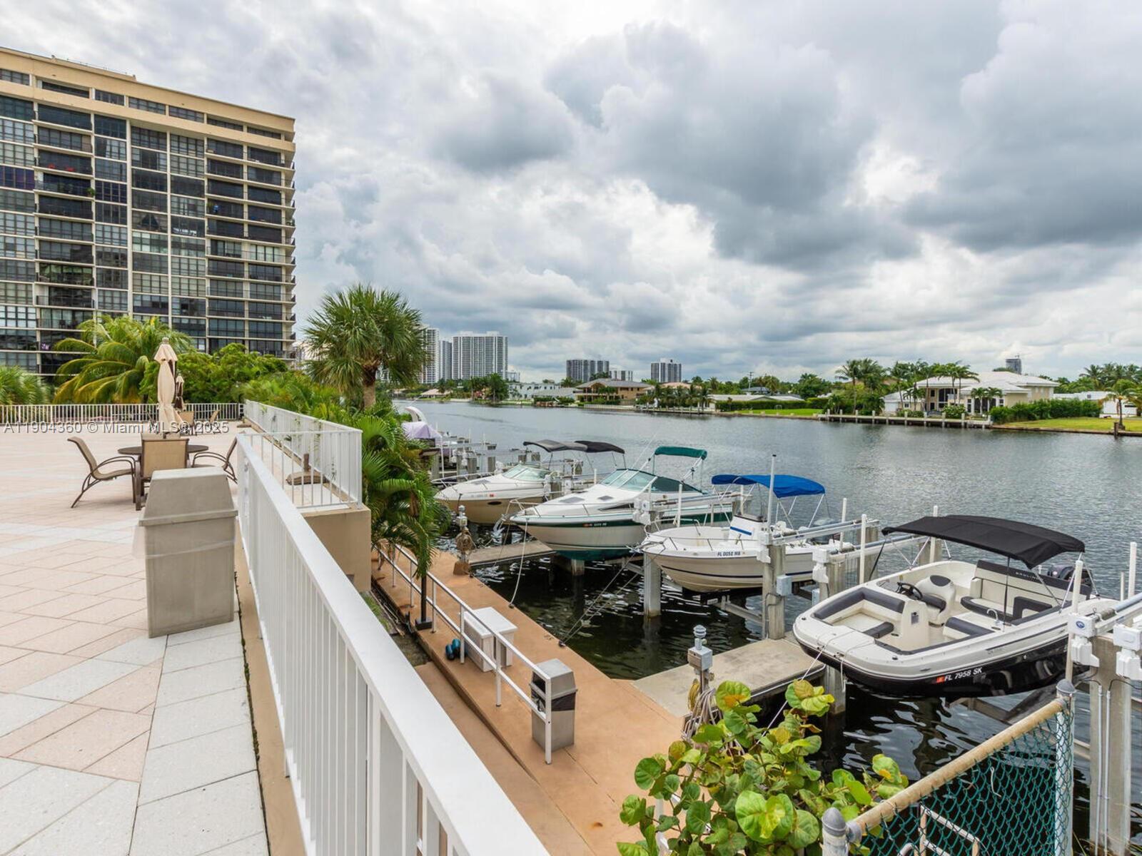 2M 1 / 2 870 sq. ft. $ 2025-10-28 0 Photo