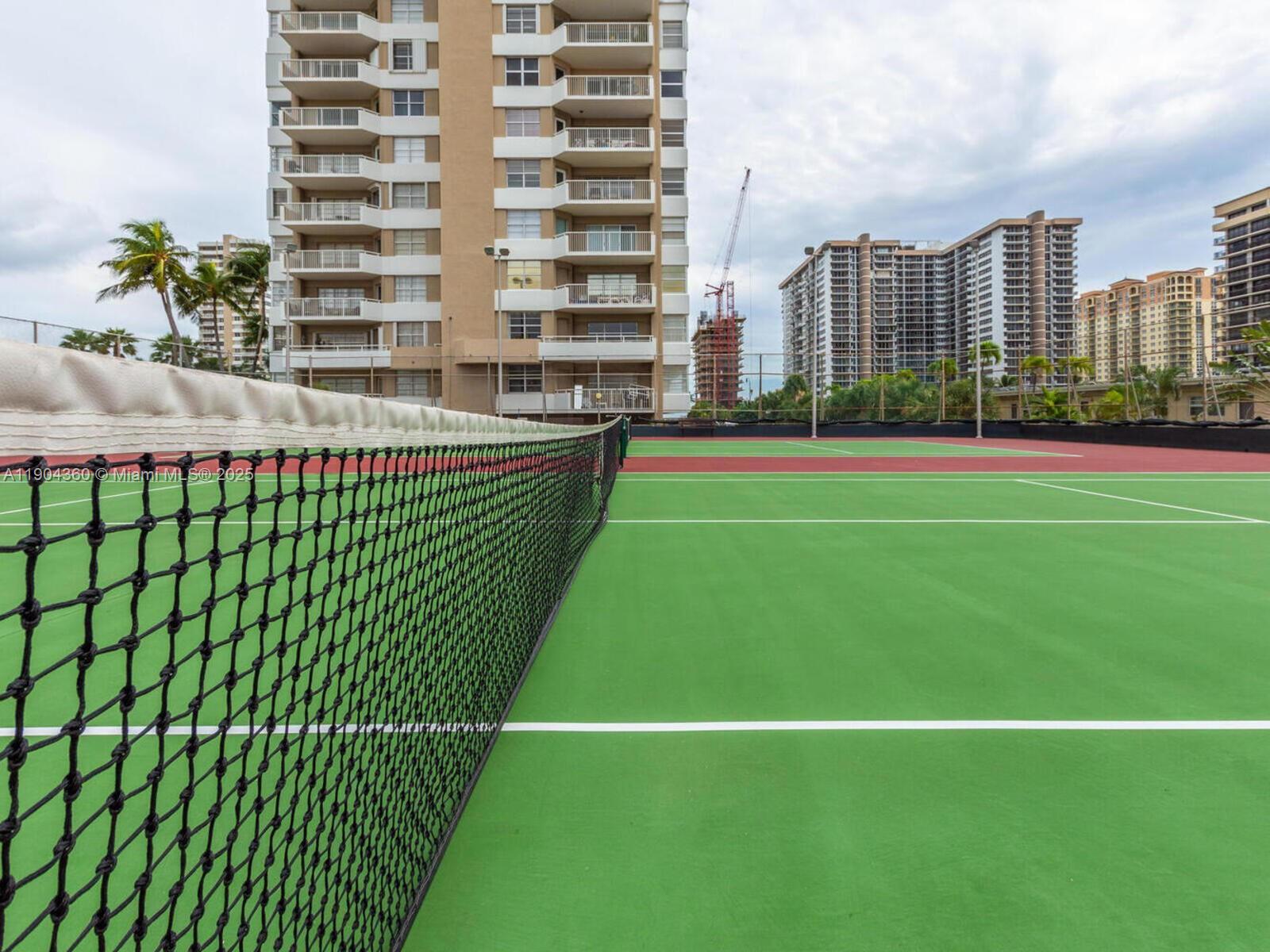 2M 1 / 2 870 sq. ft. $ 2025-10-28 0 Photo