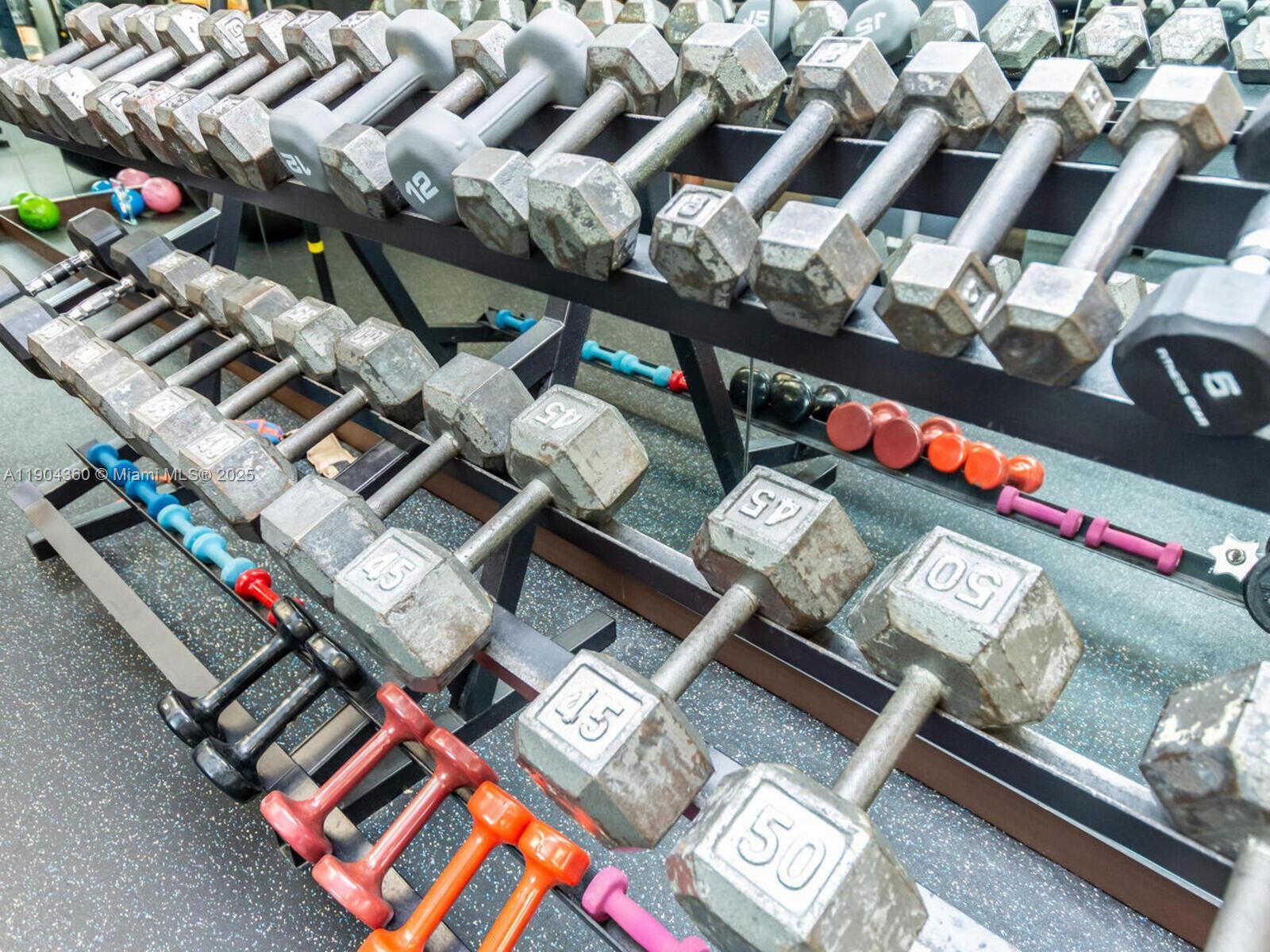 2M 1 / 2 870 sq. ft. $ 2025-10-28 0 Photo