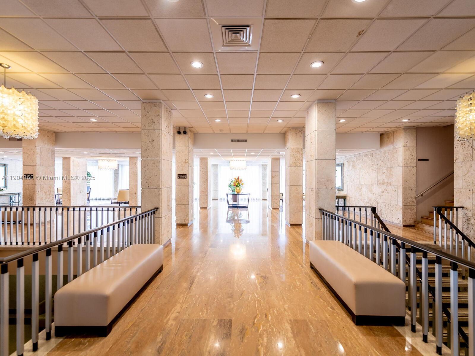 2M 1 / 2 870 sq. ft. $ 2025-10-28 0 Photo