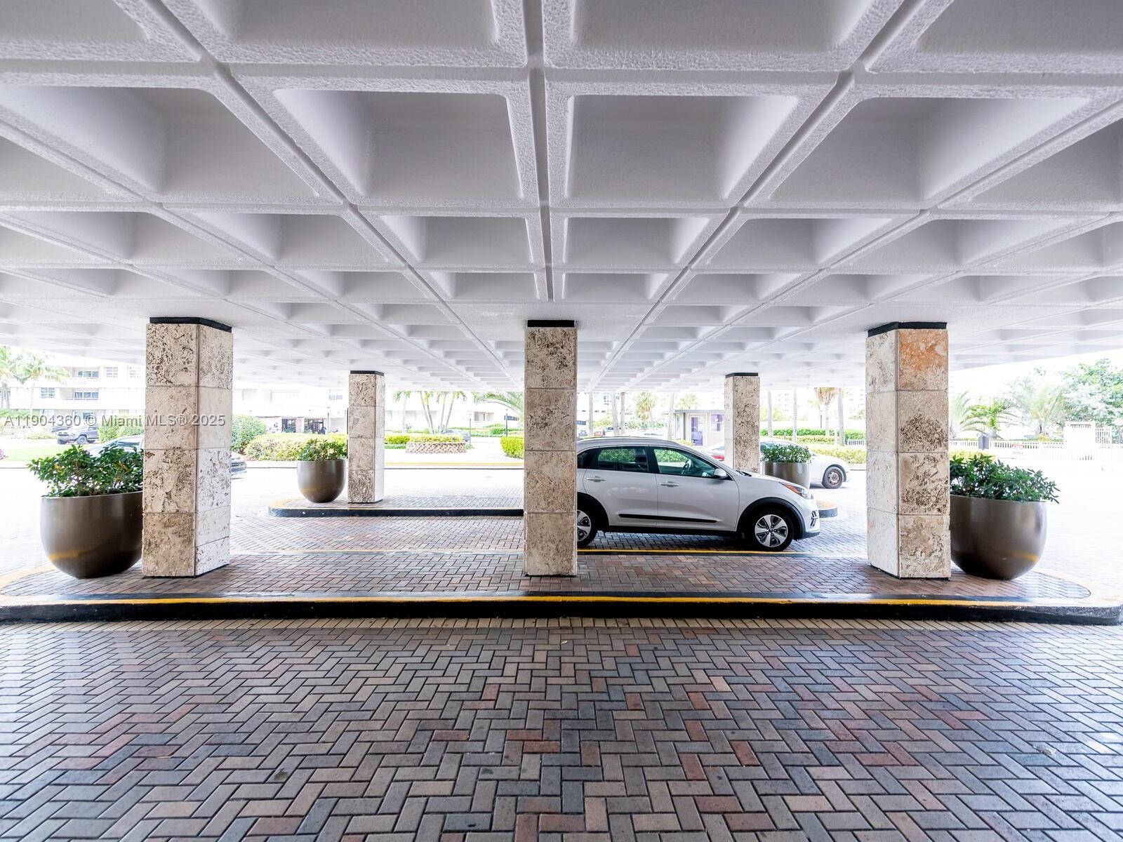 2M 1 / 2 870 sq. ft. $ 2025-10-28 0 Photo