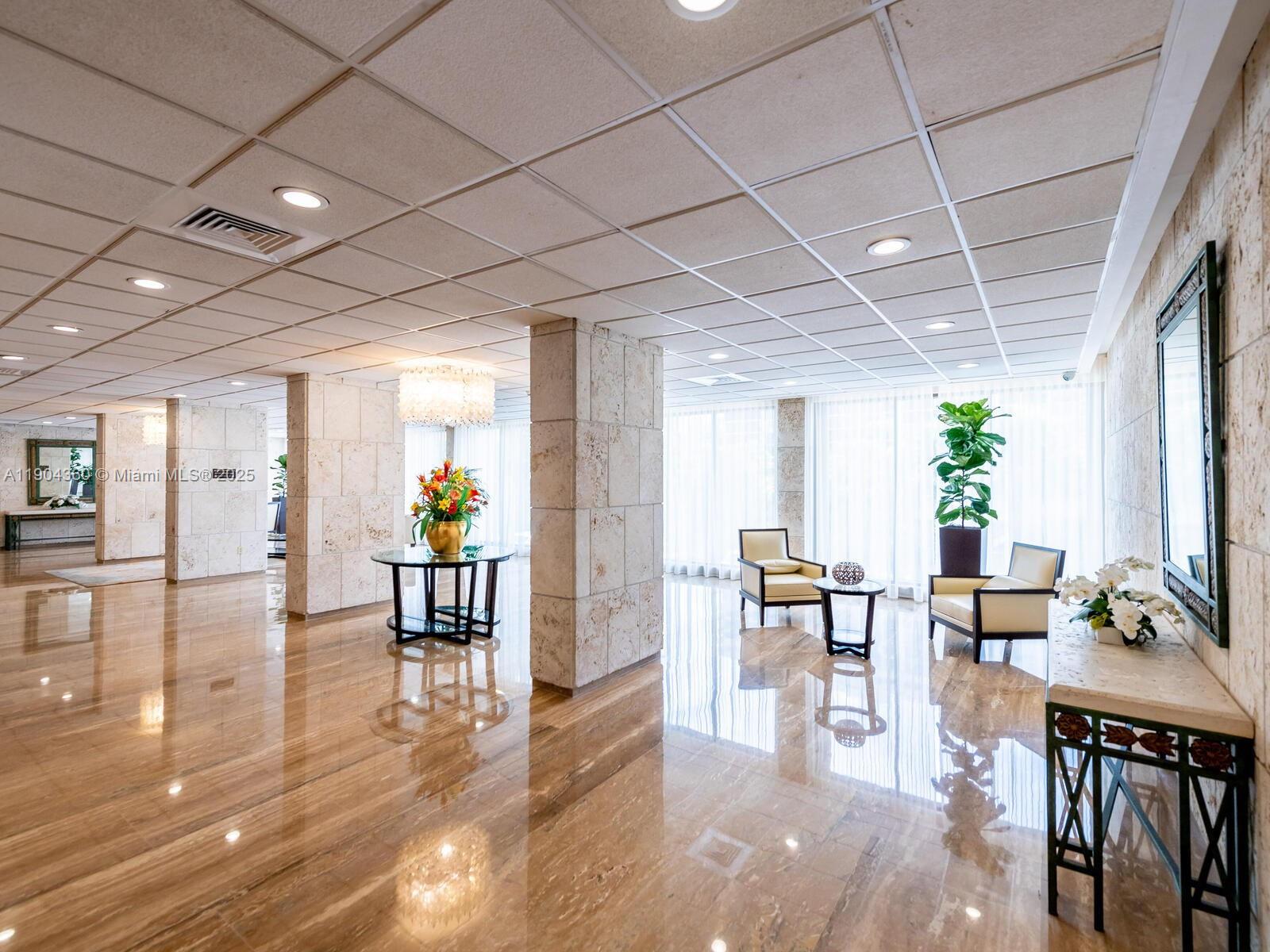 2M 1 / 2 870 sq. ft. $ 2025-10-28 0 Photo