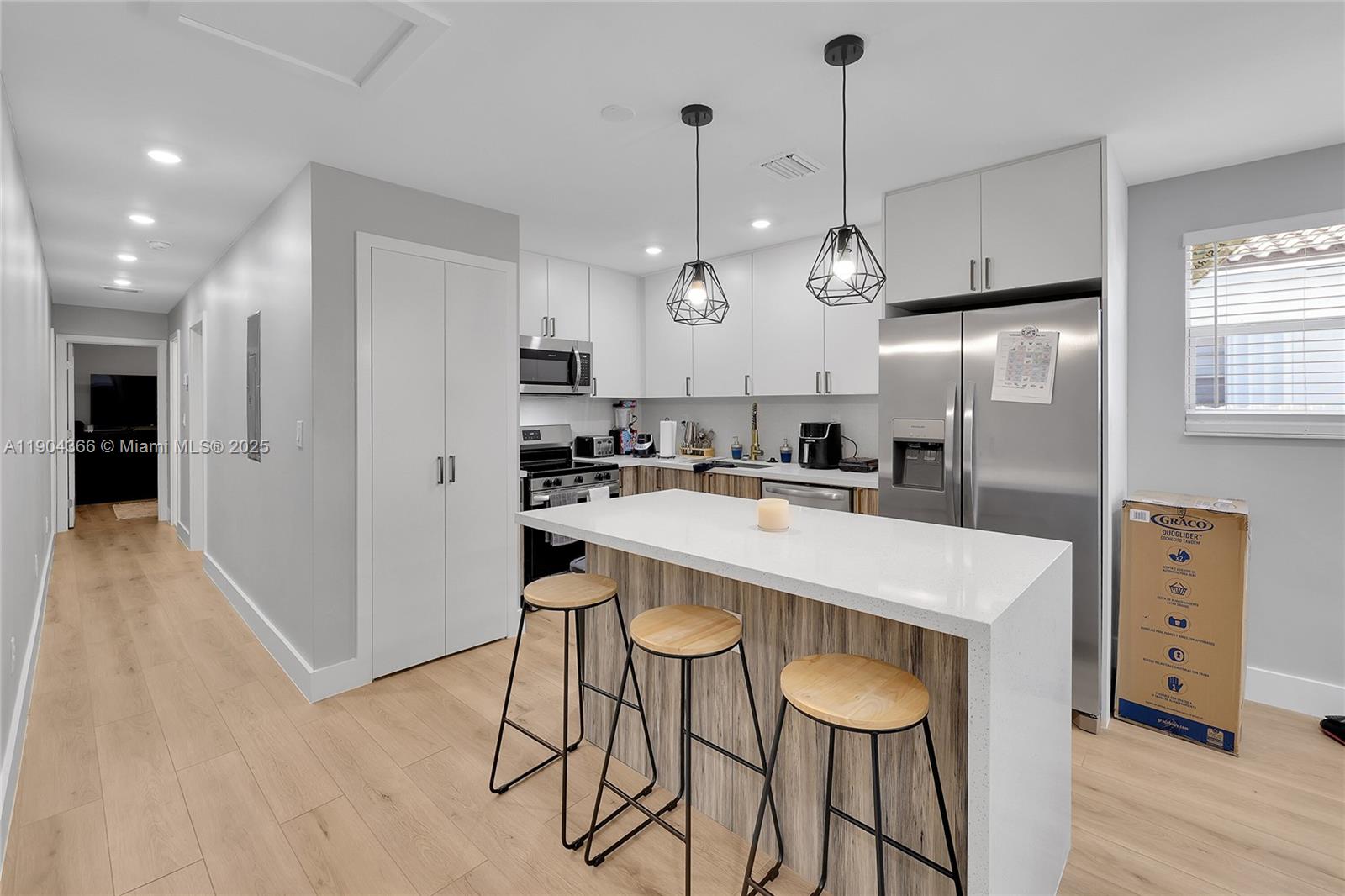 Подробнее   /  1575 кв.футов $ 2025-10-28 0 Фото