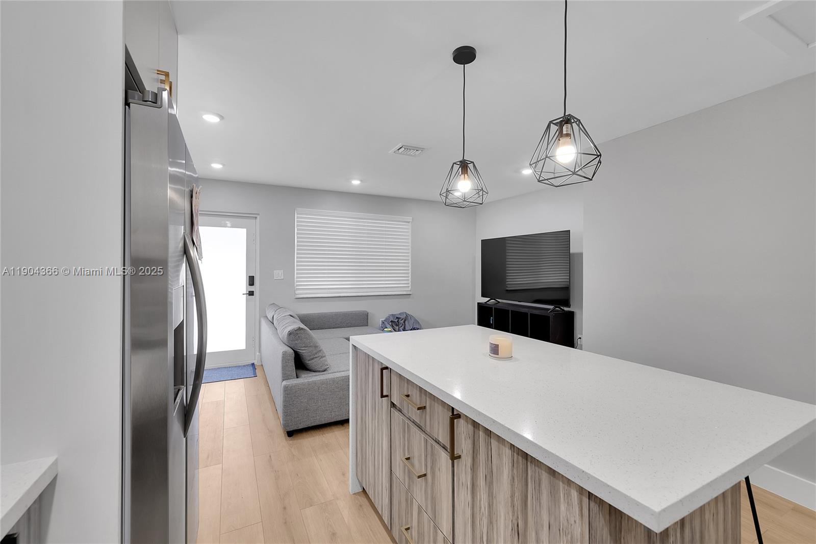 Подробнее   /  1575 кв.футов $ 2025-10-28 0 Фото